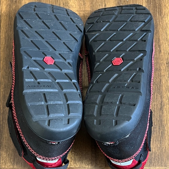 Astral Hiyak Black and Red High-Top Minimalist Sneakers Mens Size 10 - Picture 14 of 14